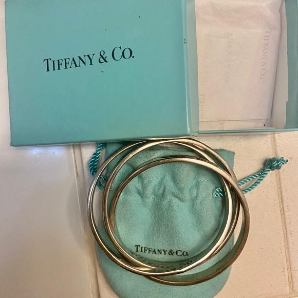 —Tiffany and Co. triple bangle set - Picture 2 of 5